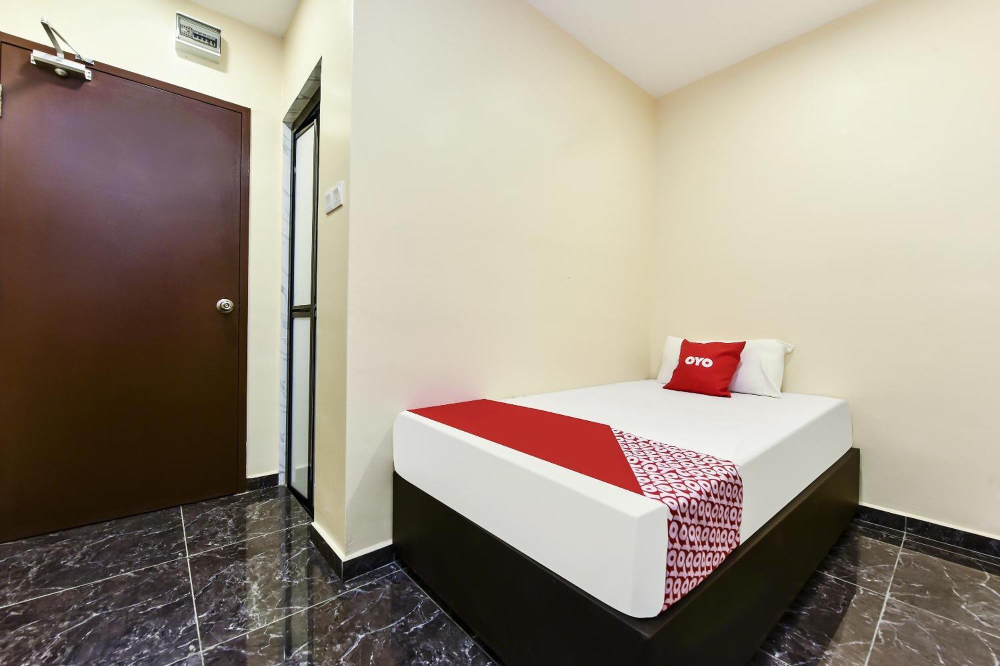 Oyo 90445 Th Hotel Bahau Extérieur photo
