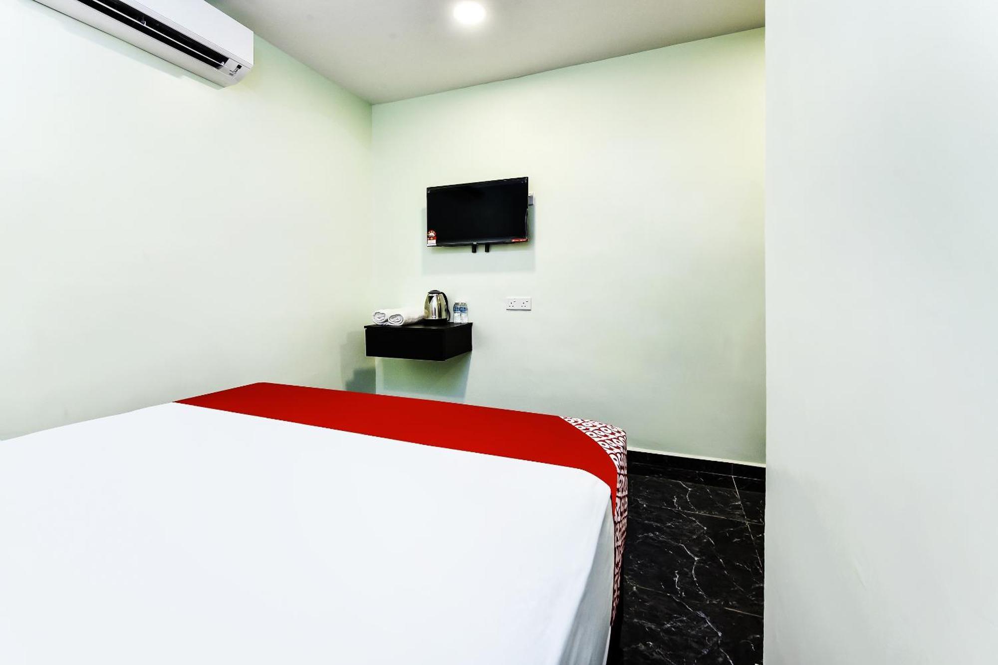 Oyo 90445 Th Hotel Bahau Extérieur photo
