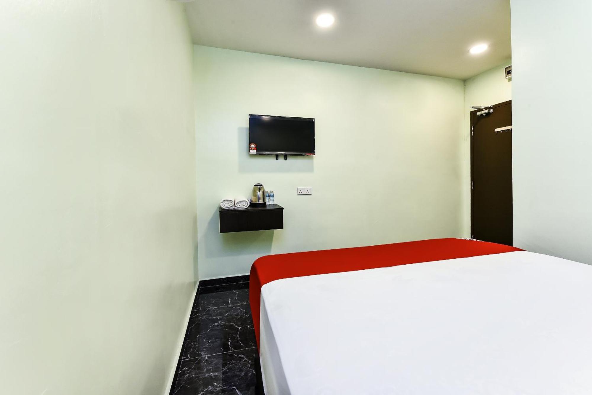 Oyo 90445 Th Hotel Bahau Extérieur photo
